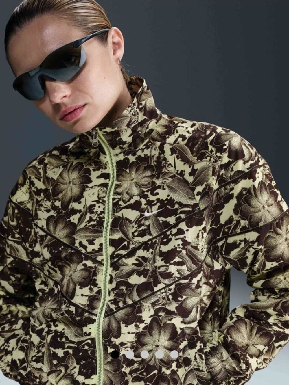 Nike Sportswear WindrunnerWomen's Loose UV Protection Woven Full-Zip Printed Jac